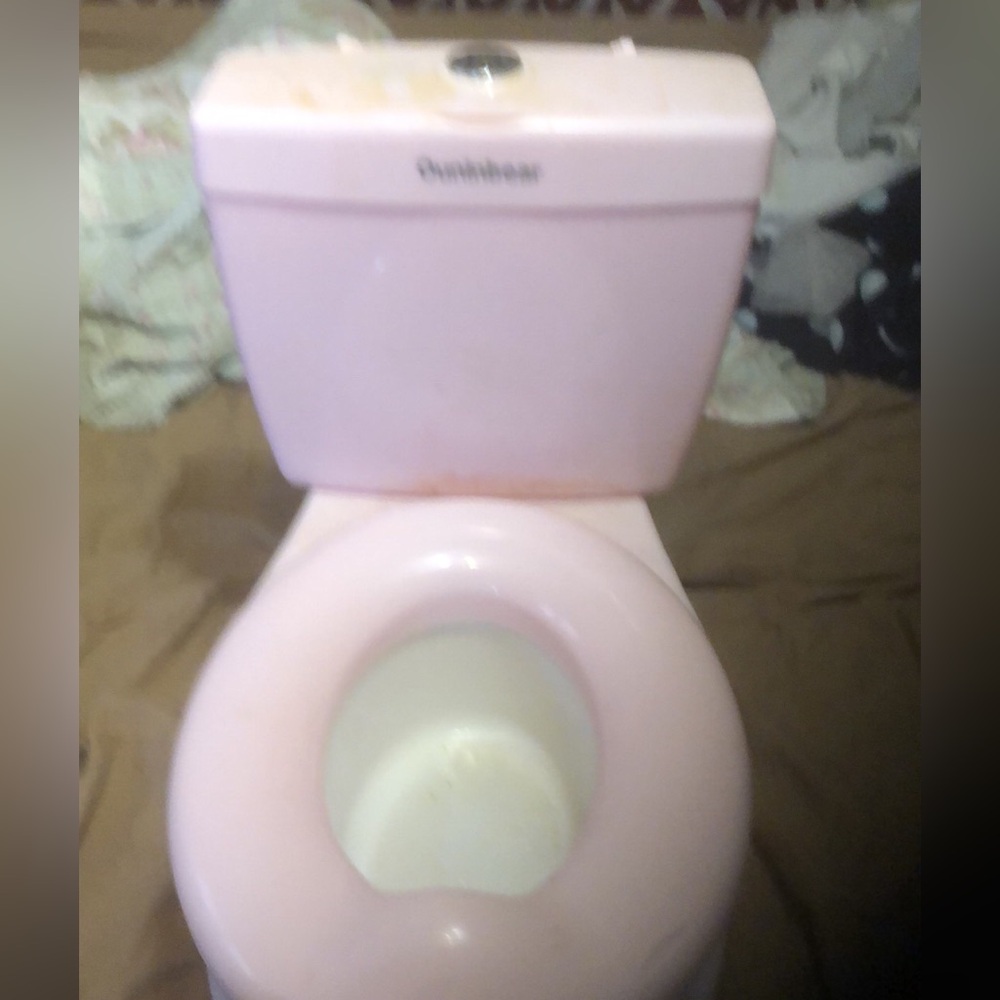 Toddler potty chair, pink like new happen used will be clean before shipping